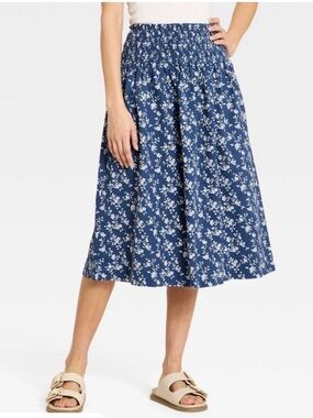 NWT Women’s Maxi A-Line Blue Floral Midi Skirt with Smocked Waist size Medium